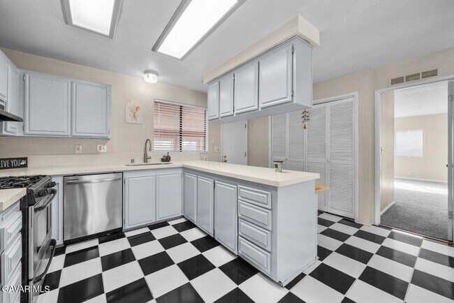 Building Photo - 1858 Park Cir Dr