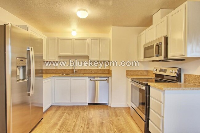 Building Photo - 2 Bed, 1 Bath Apartment Near Bagley Commun...