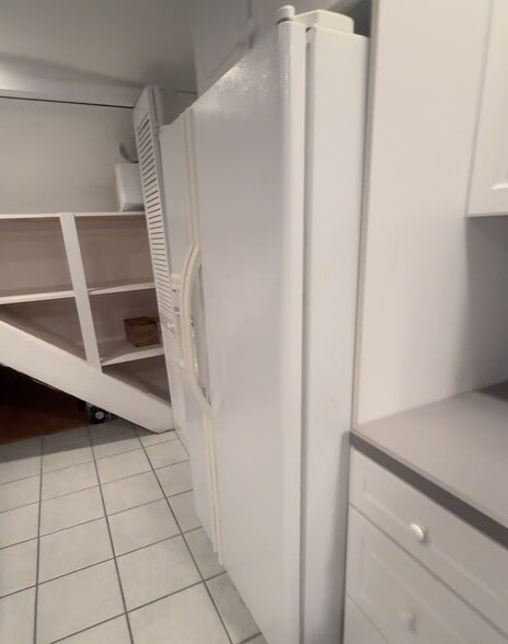 Building Photo - 94 Country Club Dr