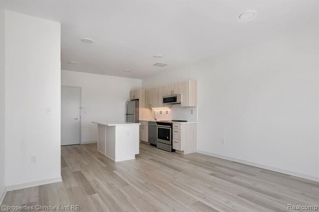 Building Photo - 7410 Kercheval Ave