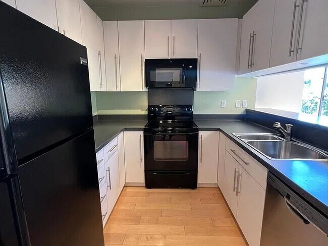 Building Photo - "Charming 1-Bedroom Retreat in Prime San Francisco Location – 730 Sq Ft of Comfort!"