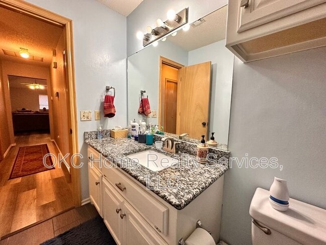 Building Photo - 17316 Valley Crst