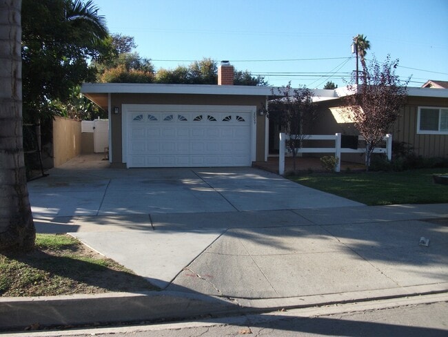 Building Photo - 4BD/2BA Available Near El Dorado Park!!