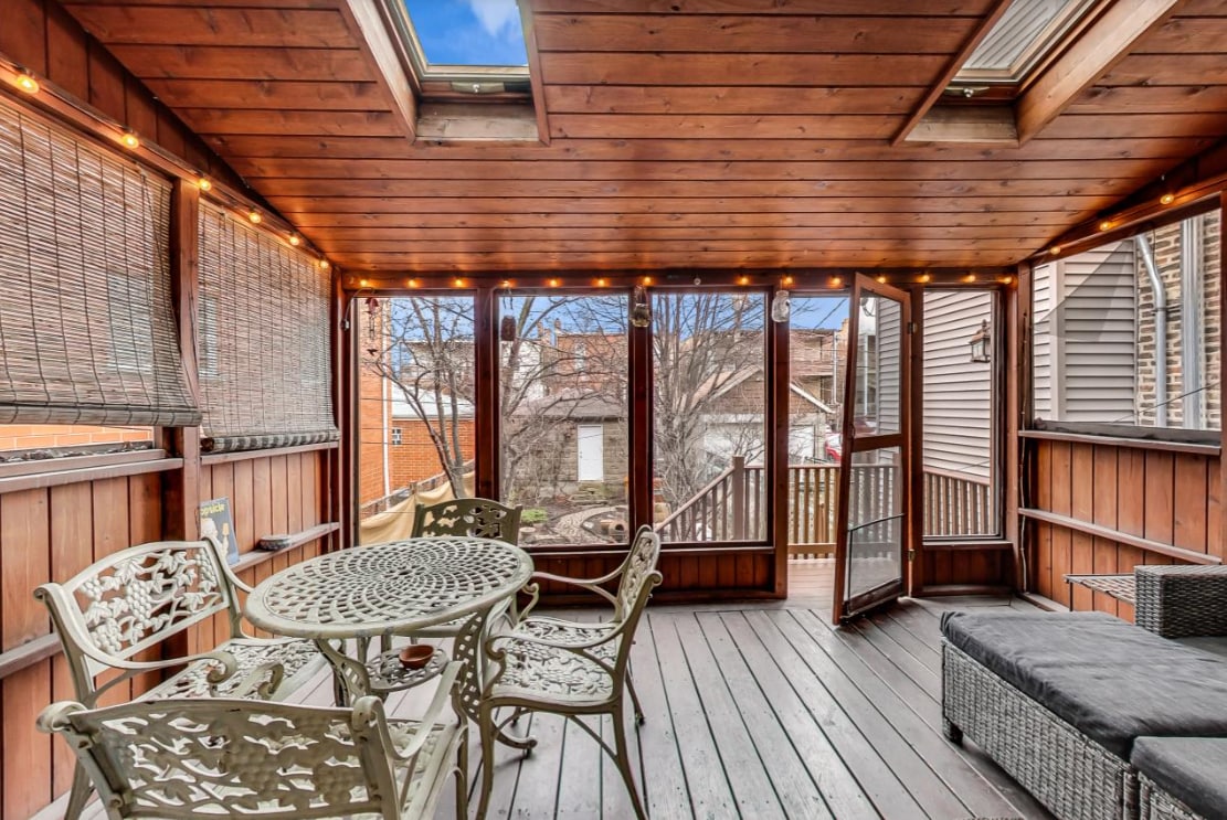 Sunroom overlooking the garden - 719 S Claremont Ave