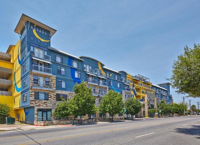 The Crescent Austin, TX Apartment Finder