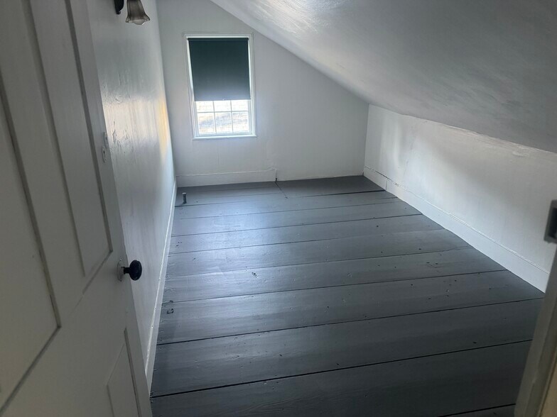 Building Photo - 5 Curve St