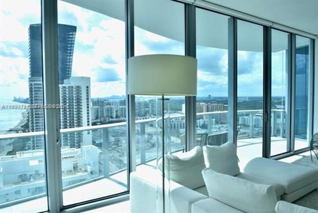 Building Photo - 17475 Collins Ave
