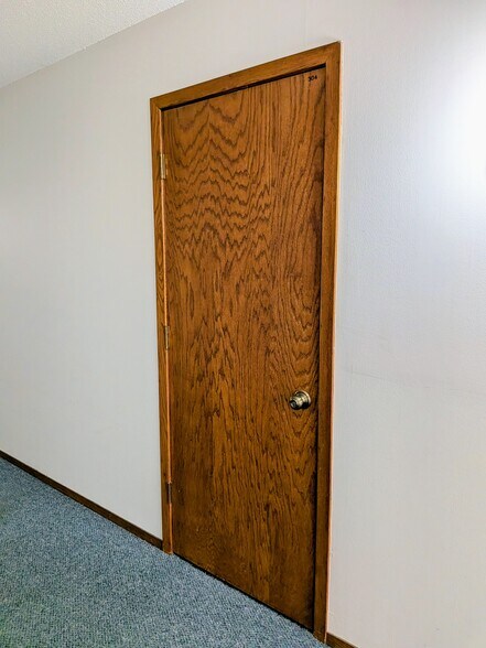 Building Photo - 2700 Dale St N