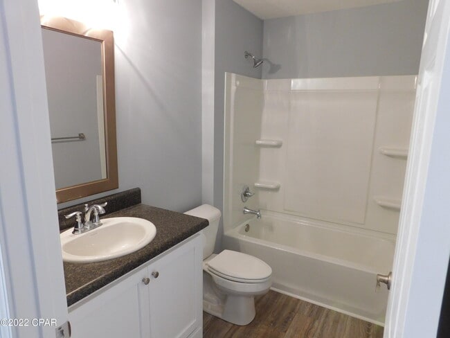 Building Photo - 2515 N Cedar Ln