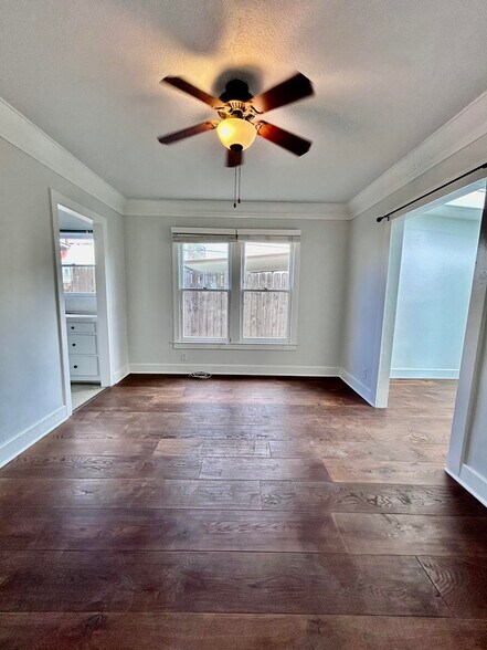 Livingroom - 1613 6th Ave
