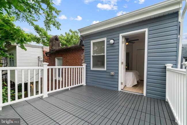 Building Photo - 1528 Holbrook St