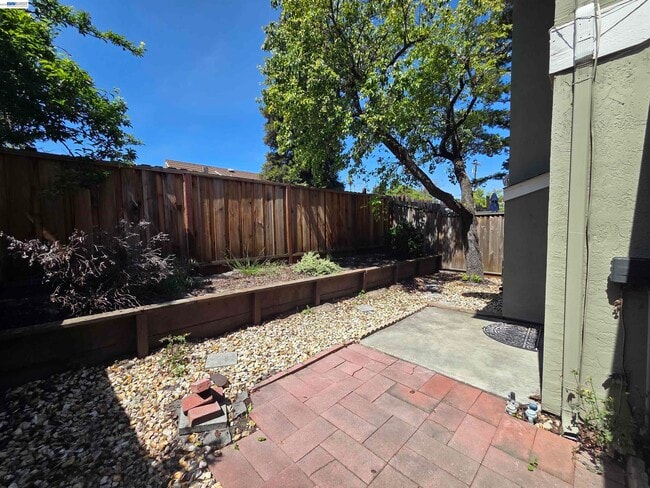 Building Photo - 7596 Silvertree Ln