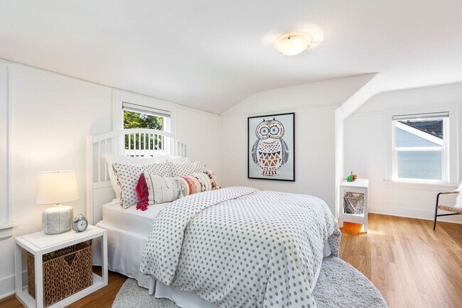 Building Photo - Remodeled Sunset Hill Home in Prime Ballar...