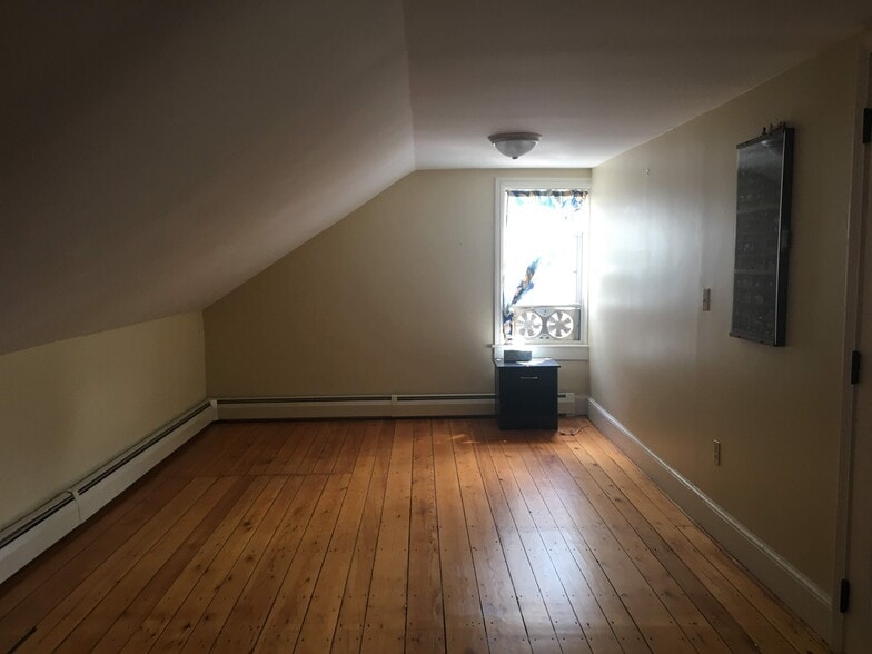 Bedroom - 46 Barton St