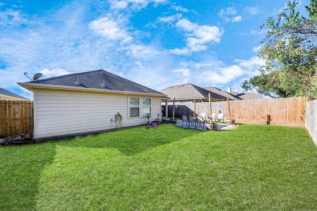 Building Photo - 6714 Albion Cresent Dr