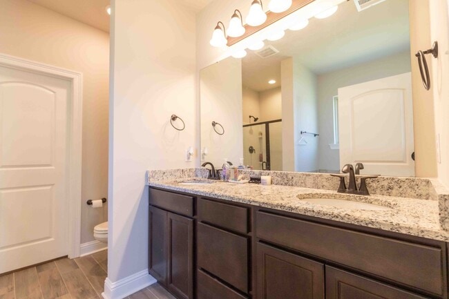 Building Photo - Beautiful 3 bed/2 bath home in Legacy Pointe