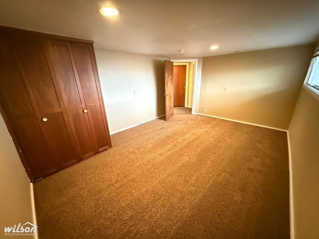 Building Photo - Beautiful 3-Bedroom Stunning Stone Home with Breathtaking Valley Views!