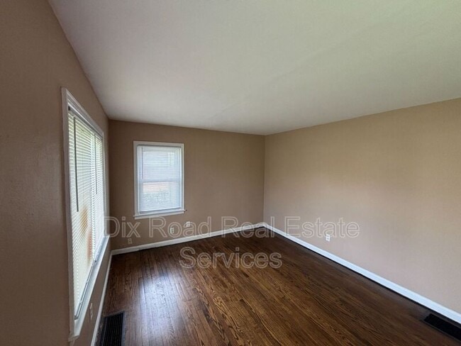 Building Photo - 1925 Highland St