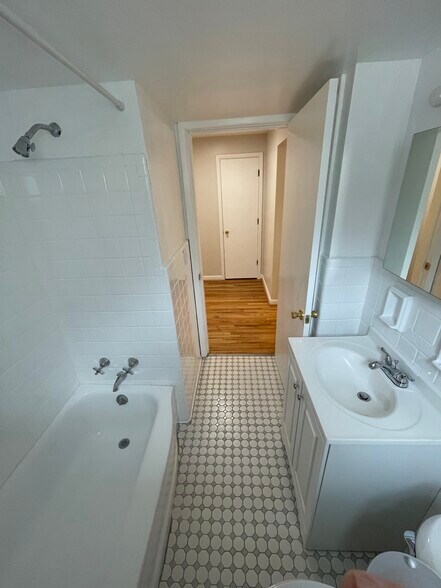 Bathroom - 4012 O Leary Ave