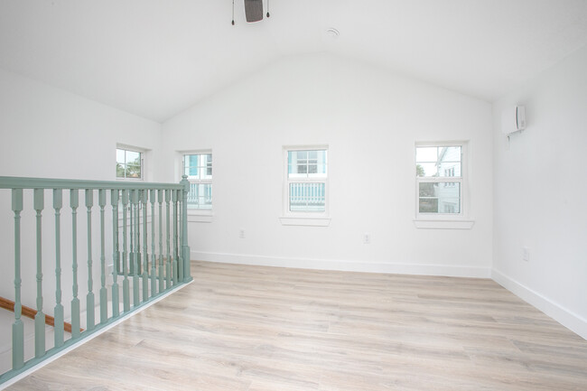 Building Photo - Studio Apartment in Daytona with Beach Vie...