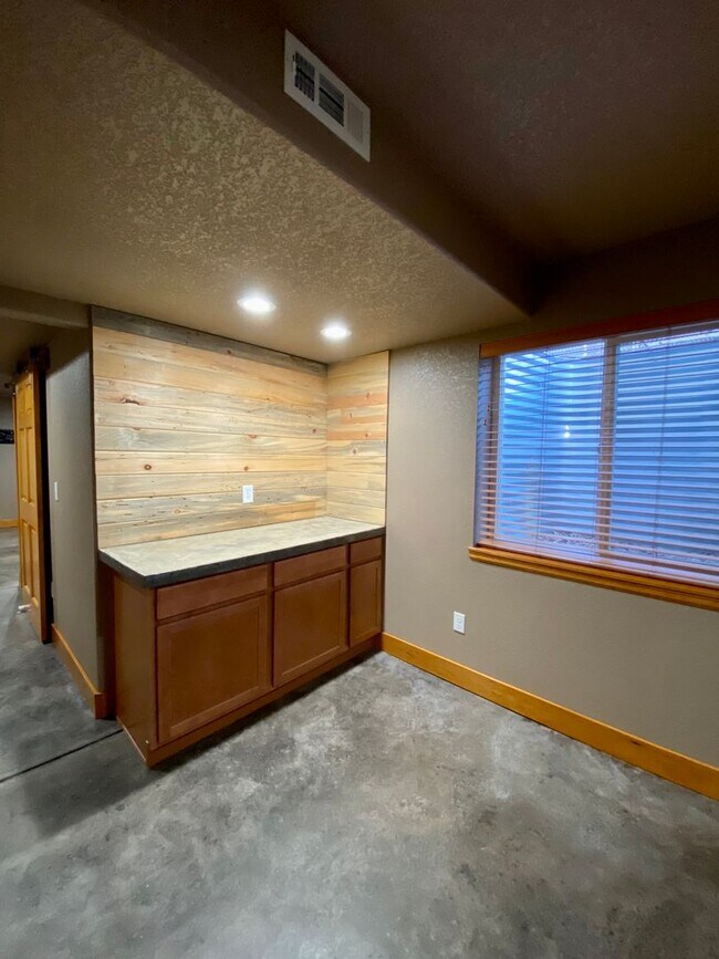 Building Photo - Immaculate 4 bed 3.5 Bath with Mountain Views and Unique Amenities!  Pet Friendly! Desirable 80922!