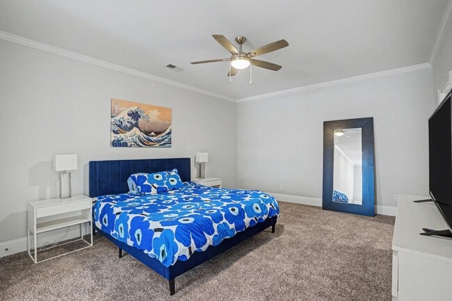 Building Photo - 3 BED | 3.5 BATHS | TWO CAR GARAGE | HERB RIVER | FURNISHED TOWNHOME