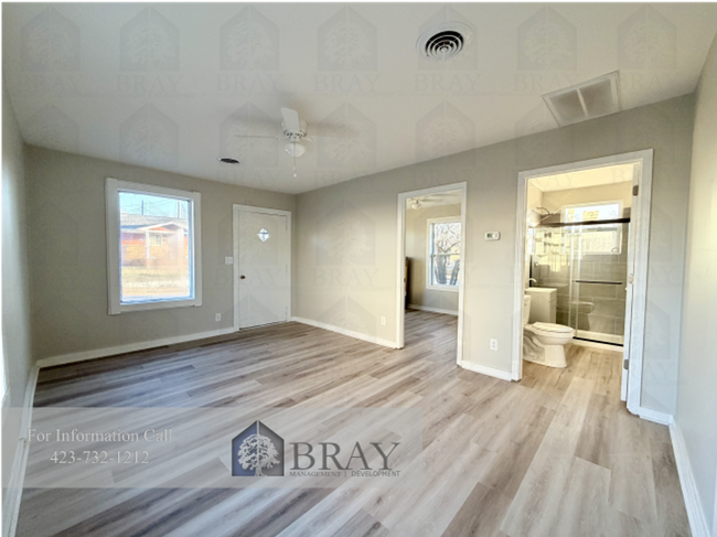 Building Photo - Recently Renovated Home with Fenced Yard in Kingsport