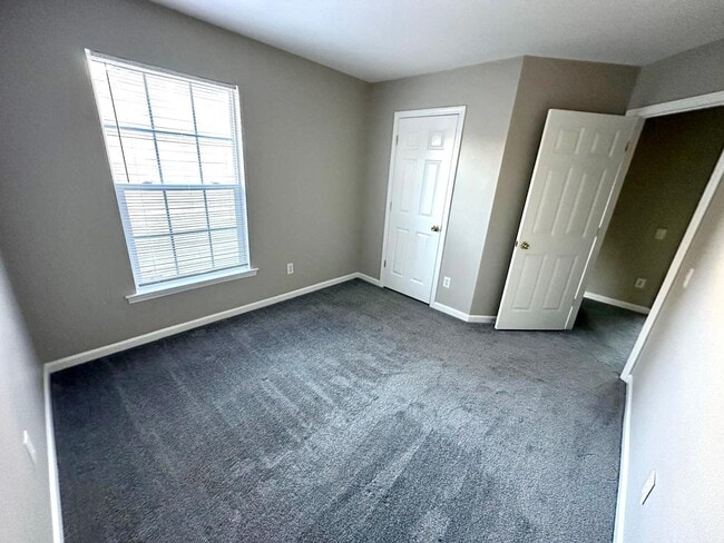 Building Photo - 3304 Mannington Dr