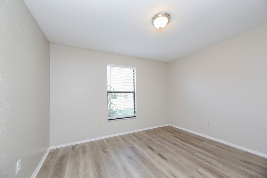 Building Photo - 1670 Mary Beth Dr