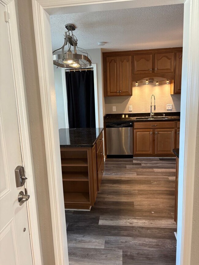 Building Photo - Charming 2-Bedroom, 2-Bath Home in the Hea...