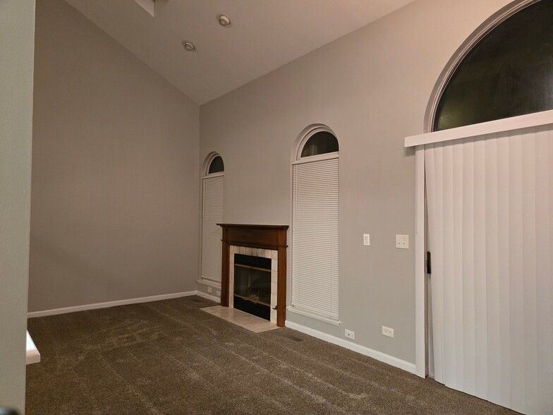 Building Photo - 725 Ripple Brook Ln