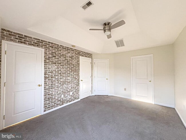 Building Photo - 48 S Poplar St