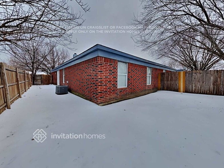 Building Photo - 421 Casie Ct