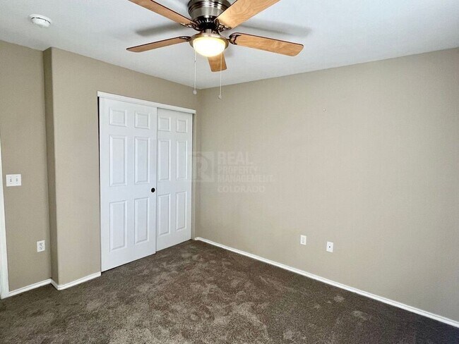 Building Photo - 3927 Riviera Grove