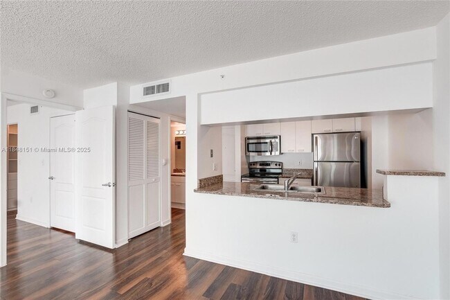 Building Photo - 1756 N Bayshore Dr