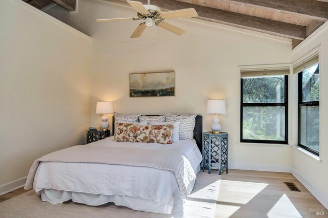 Building Photo - 522 Meadowood Ln