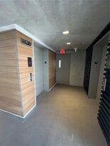 Building Photo - 9821 E Bay Harbor Dr