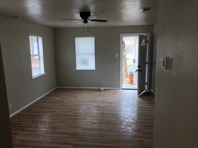 Building Photo - Cute 2BD/1BA in Downtown Roswell