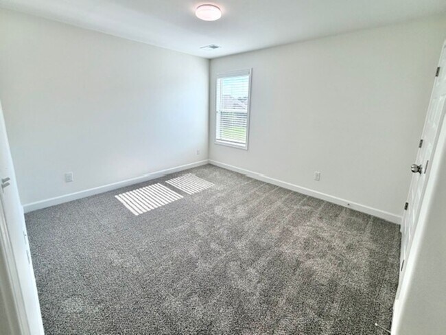 Building Photo - 145 Summer Rose Ln