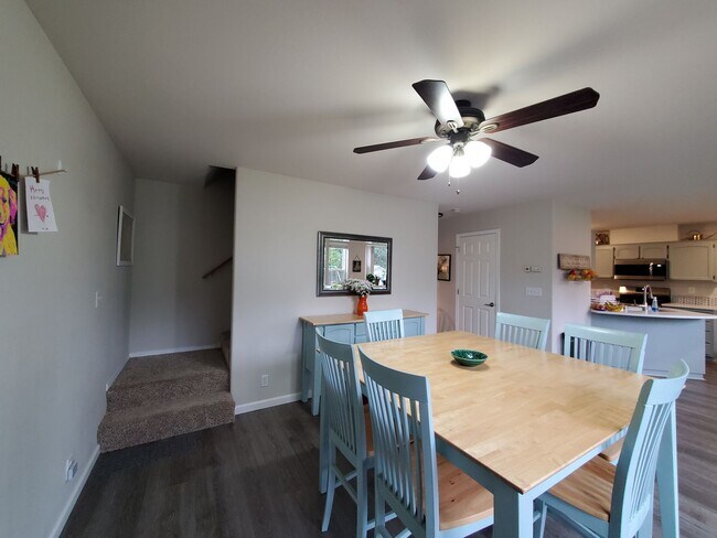 Building Photo - ***PENDING APPLICATION***Beautiful 3 Bedroom Home with Massive Garage and Bonus Room