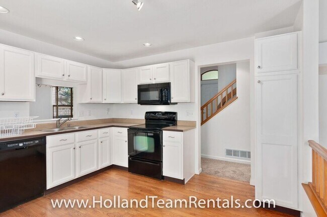 Building Photo - Large Home in Stonegate!