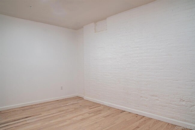 Building Photo - 155 S River St