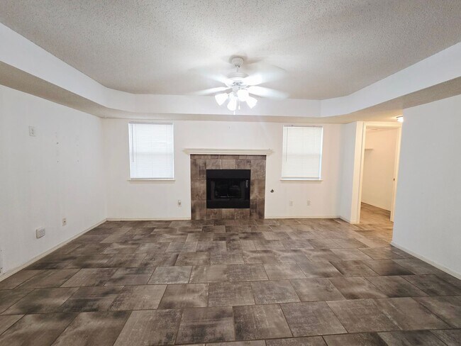 Building Photo - Charming 3 bedroom, 2.5 bath home in West ...