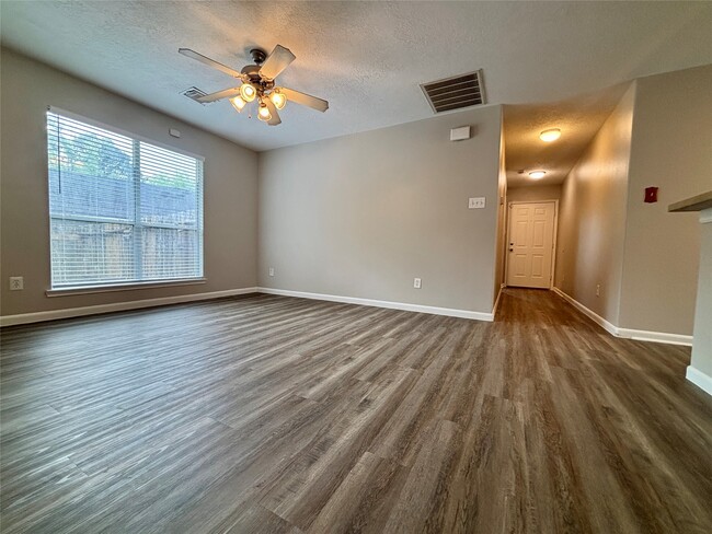 Building Photo - 8816 E Buffalo Cir