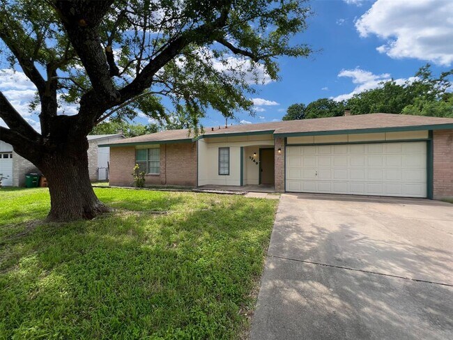 Building Photo - 1749 Cricket Hollow Dr