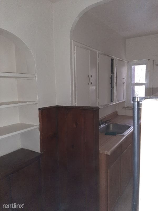 Building Photo - 977 Debbe Ln