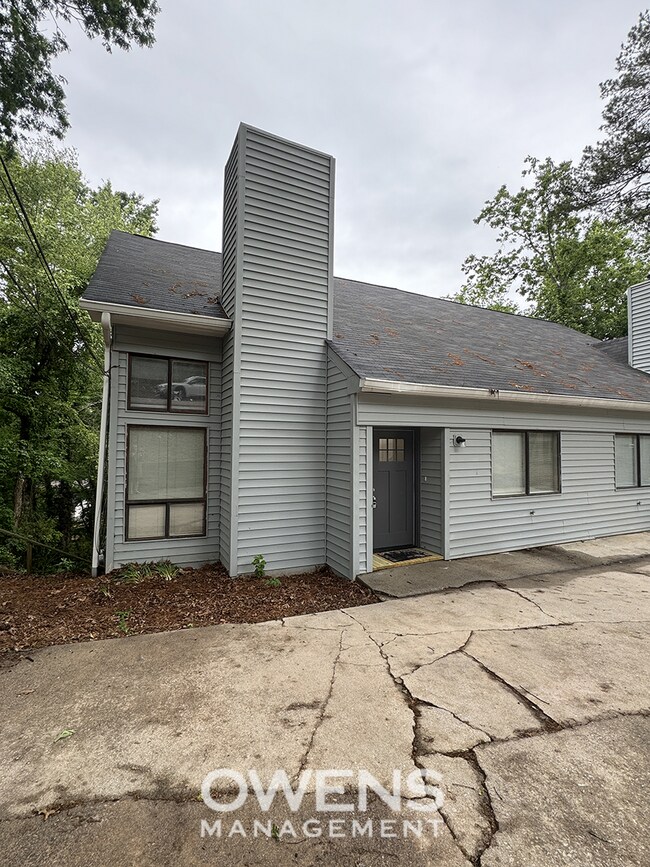 Building Photo - North Hall Duplex Available