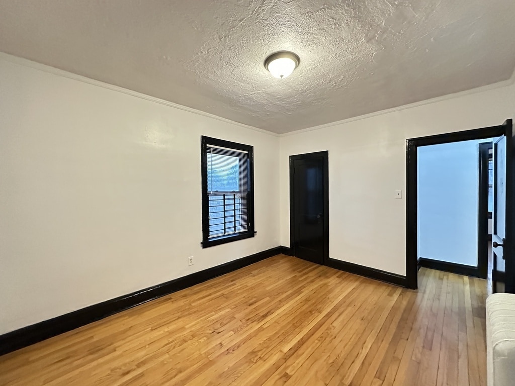 Building Photo - 415 E 80th St