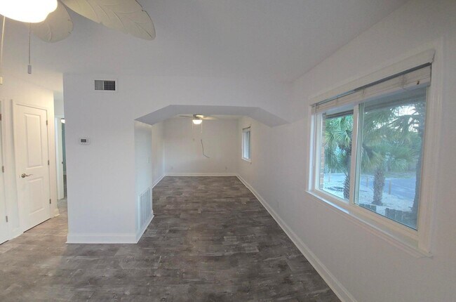 Building Photo - 315 Bream Ave