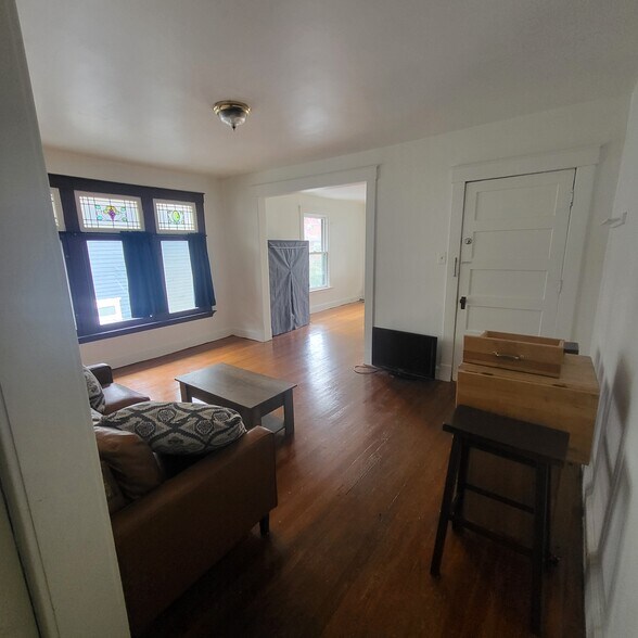 Primary Photo - 10 Hawthorne Ave